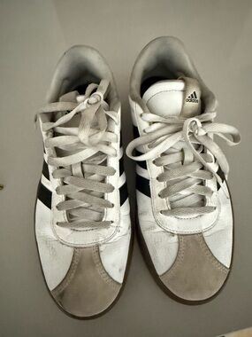 adidas woman’s White and Black Low-Top Sneakers